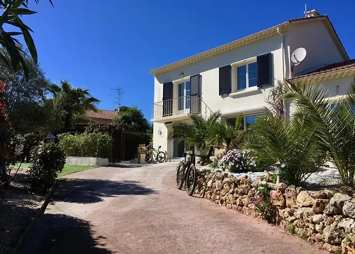 Bed,Kitchen And Swimming Pool Villa Esterel
