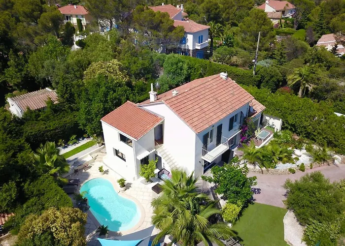 Bed,Kitchen And Swimming Pool Villa Esterel